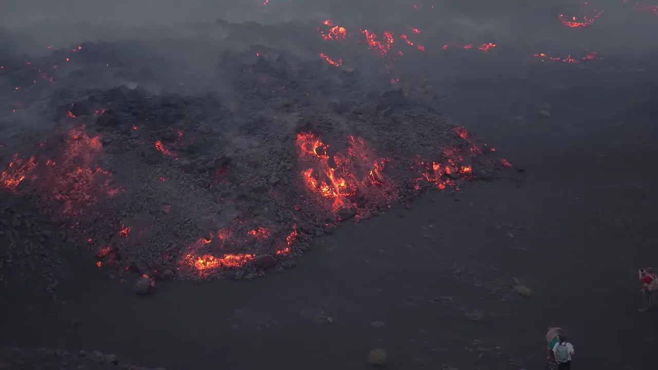 Etna, il fronte della lava scende a quota 1300 metri