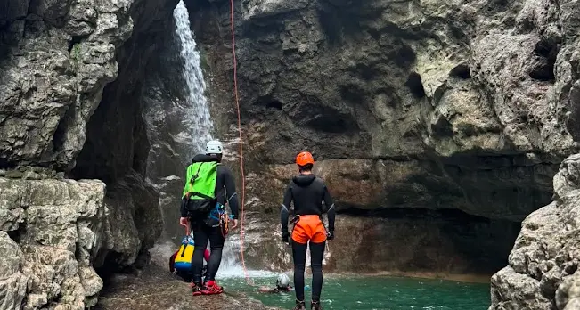 Val di Ledro, scivola nel canyon e cade per alcuni metri: soccorso con l’elicottero