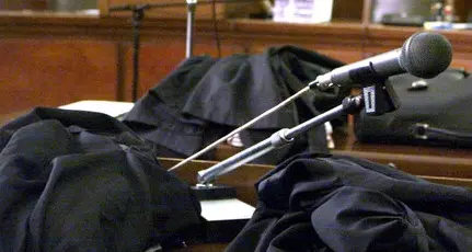 Cane abbandonato in casa legato alla stufa: proprietaria denunciata