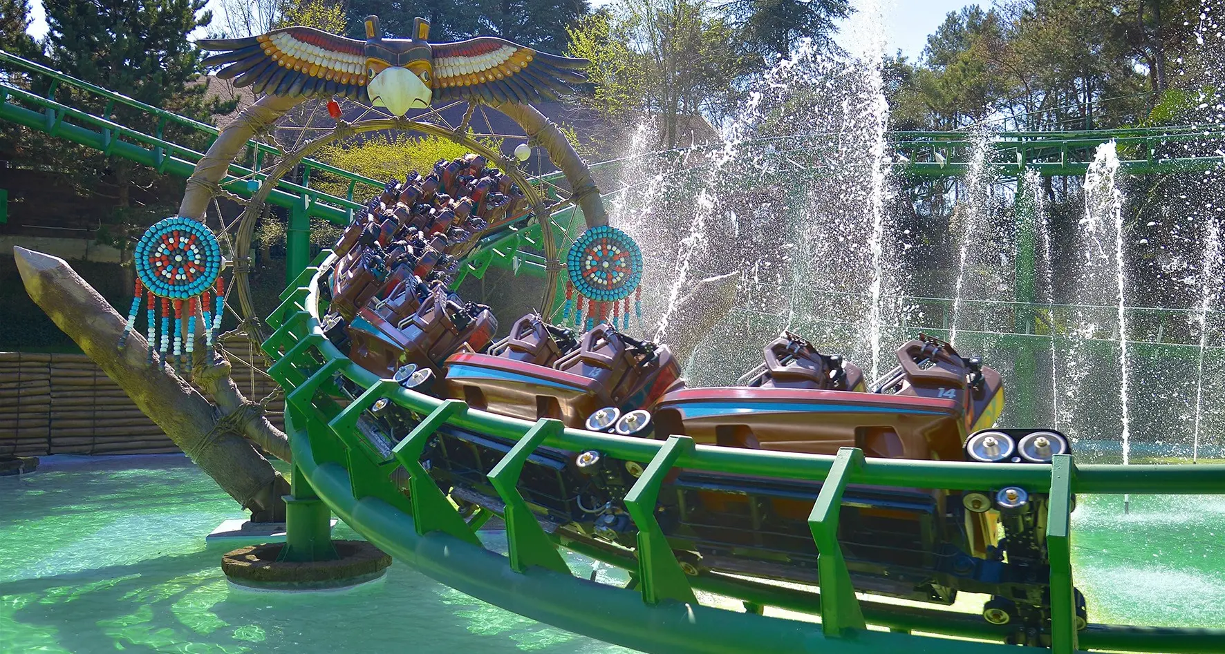 Anche Gardaland sfida il caldo: nebulizzatori, acqua e aree verdi. Le proposte anti-afa