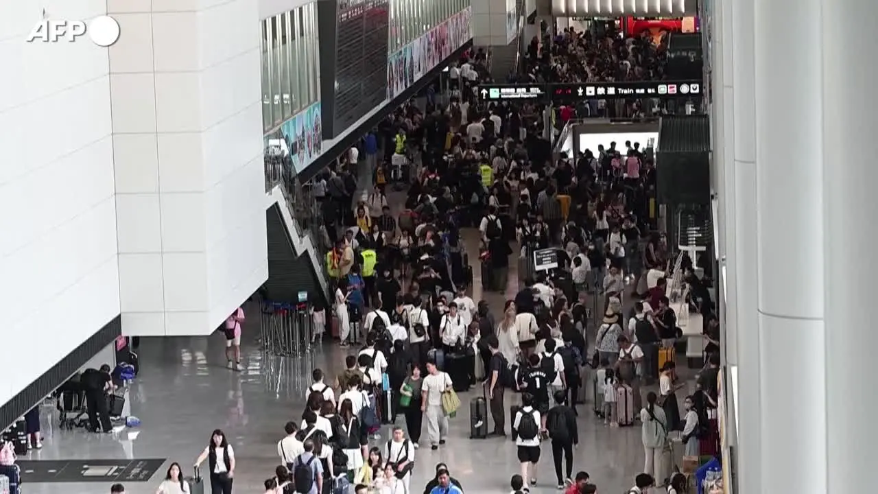 Giappone in tilt a causa delle piogge torrenziali: 8 morti e in migliaia bloccati all'areoporto di Narita