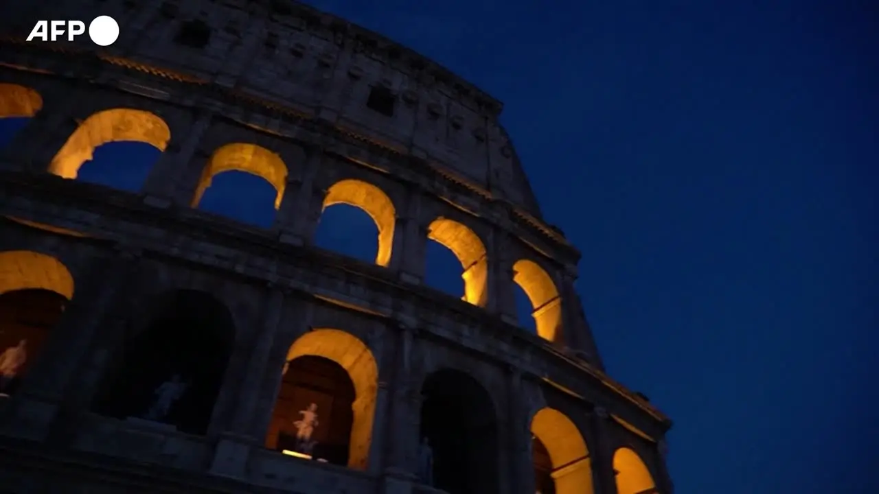 \"Una Notte al Colosseo\", a Roma tutto esaurito per le visite guidate dopo il tramonto