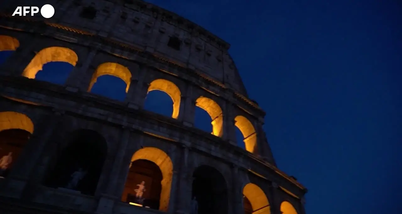 \"Una Notte al Colosseo\", a Roma tutto esaurito per le visite guidate dopo il tramonto