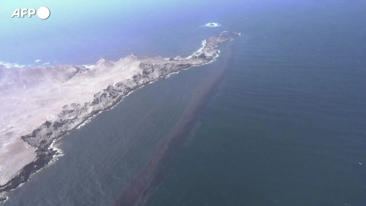 Una fuoriuscita di petrolio minaccia la costa meridionale dell'Oman