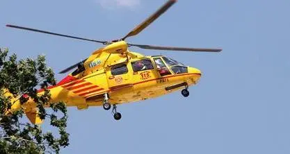 Climber precipita per dieci metri a Cima Trento: cede un appiglio, portato al S.Chiara in elicottero
