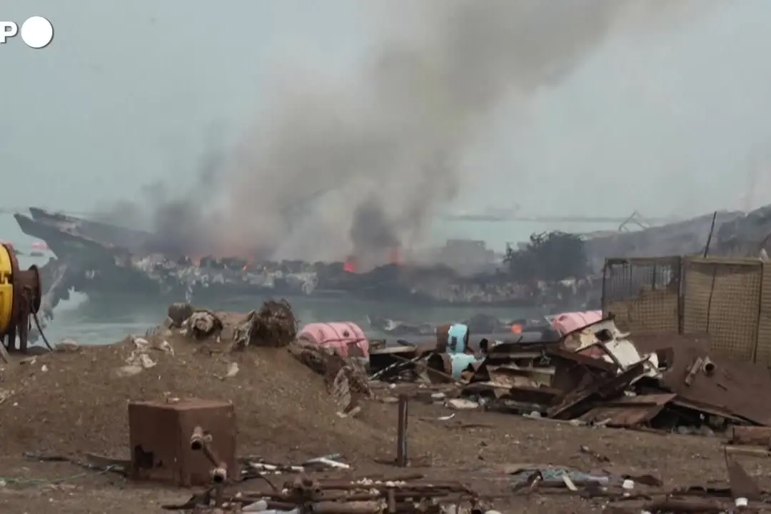 Yemen, danni ingenti al porto di Mokha dopo gli attacchi degli Houthi