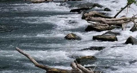 Il Comitato contro la Provincia: «Giù le mani dall'acqua dei torrenti»