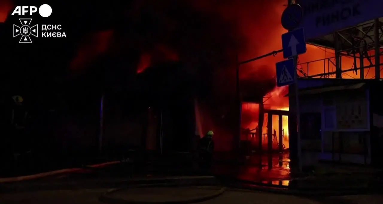 Ucraina, attacco aereo russo nella notte su Kiev