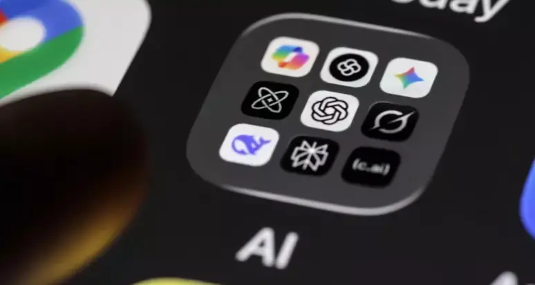 Contenuti creati con l’intelligenza artificiale, scatta la corsa alle etichette