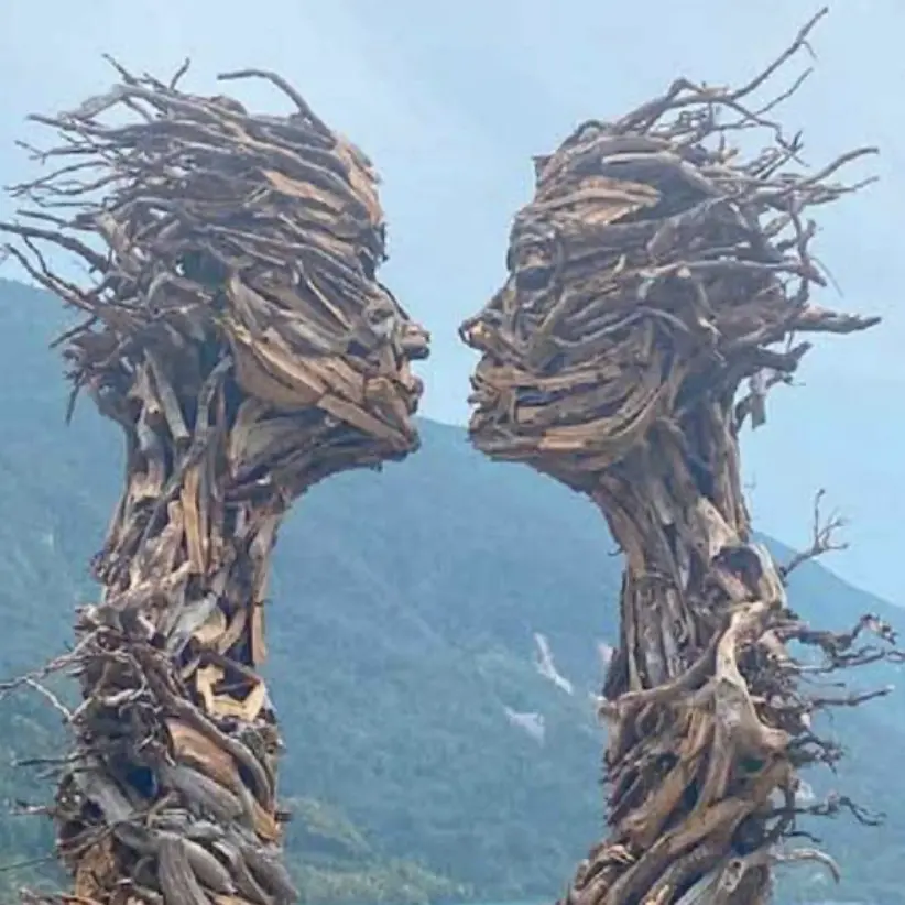 Dai rami abbandonati nasce «Il Bacio» di Martalar