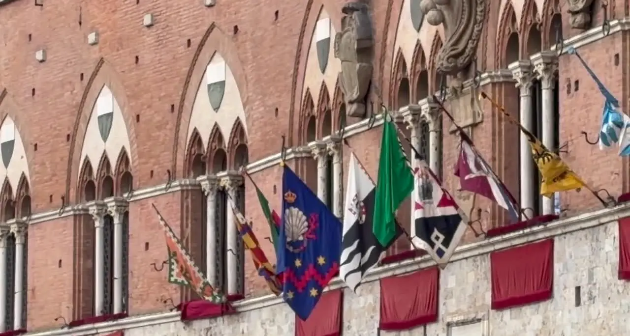 Palio di Siena rinviato a domani per la pioggia
