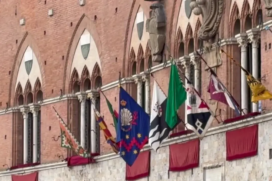 Palio di Siena rinviato a domani per la pioggia
