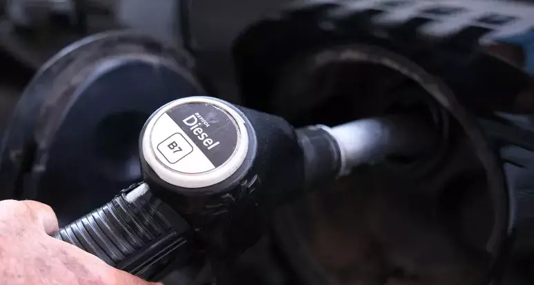 Carburanti, il diesel vola a 2,17 euro in autostrada: in 30 anni è quasi triplicato