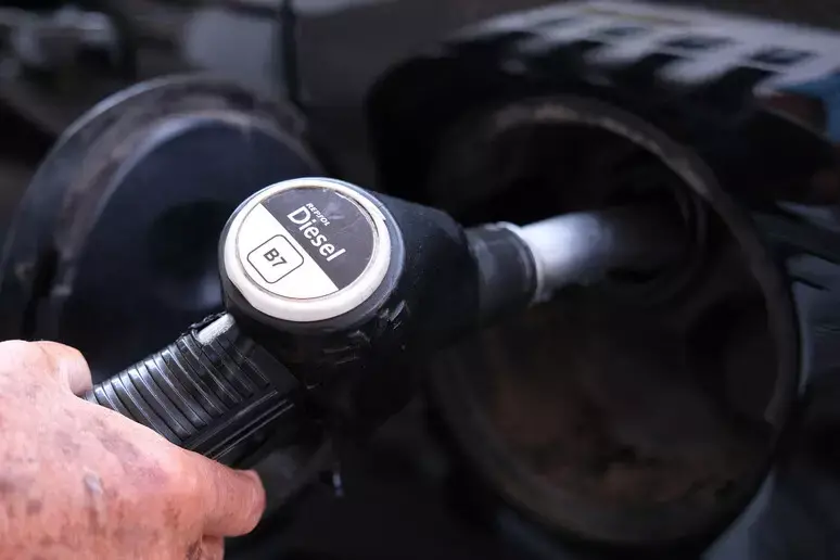 Carburanti, il diesel vola a 2,17 euro in autostrada: in 30 anni è quasi triplicato