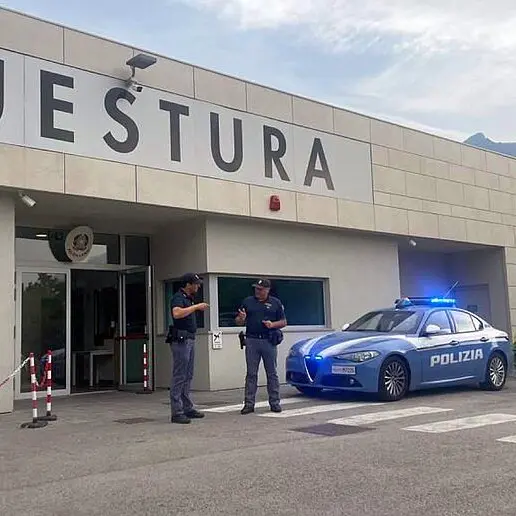Trento, fugge dal controllo e morde un poliziotto: arrestato 27enne