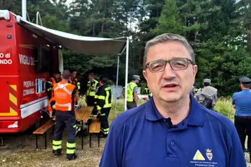 Incendio di Spormaggiore, sopralluogo di Fugatti alla base operativa di Cavedago