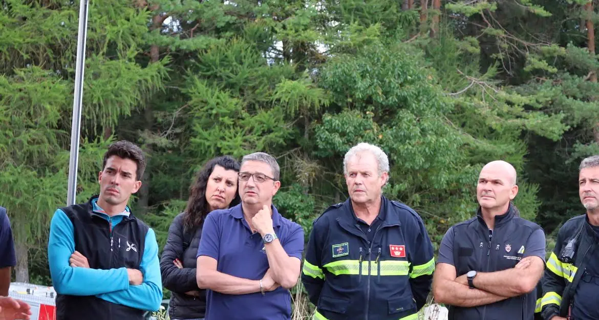 Spormaggiore, il rogo non è ancora spento: domani una striscia tagliafuoco