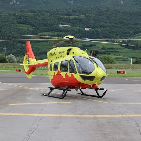 Tragedia a Roncone, motociclista di 49 anni rovina a terra e muore