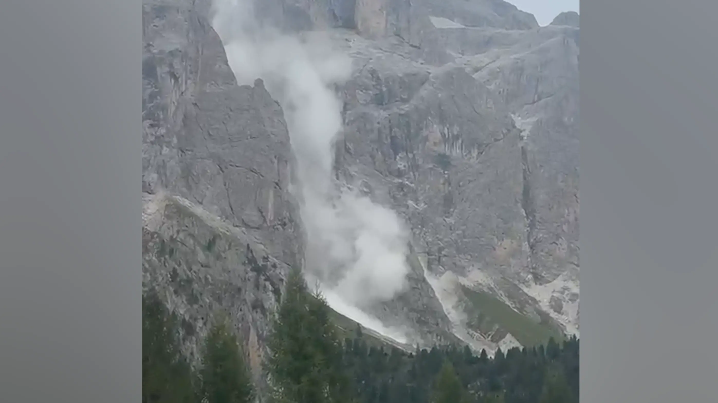Gruppo del Sella, in val Gardena crolla la roccia in parete