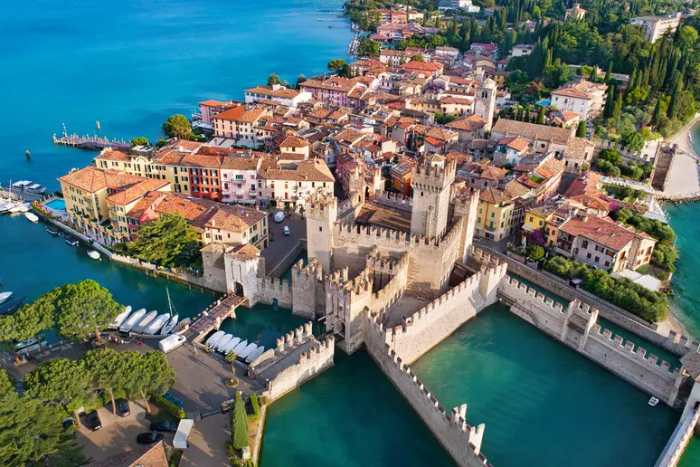 Gasolio nelle acque del Garda: stop alle barche a Sirmione 2