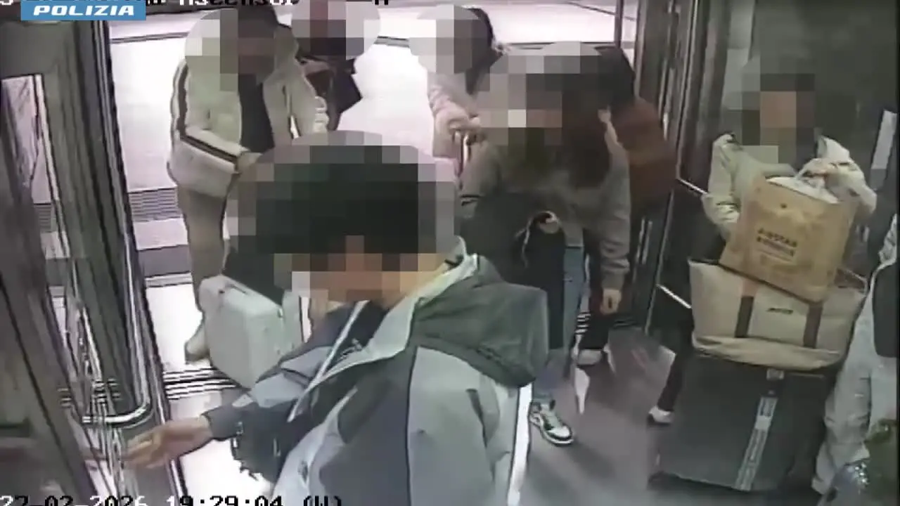 Cento furti ai passeggeri a Malpensa, la polizia arresta dieci donne