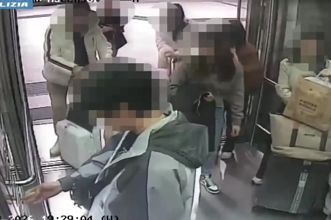 Cento furti ai passeggeri a Malpensa, la polizia arresta dieci donne