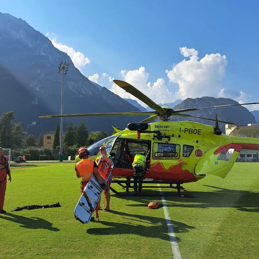 Precipita nel bosco per 70 metri: escursionista muore a Tenno