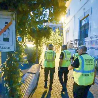 Una serata a fianco degli street tutor in centro: «Come psicologi»