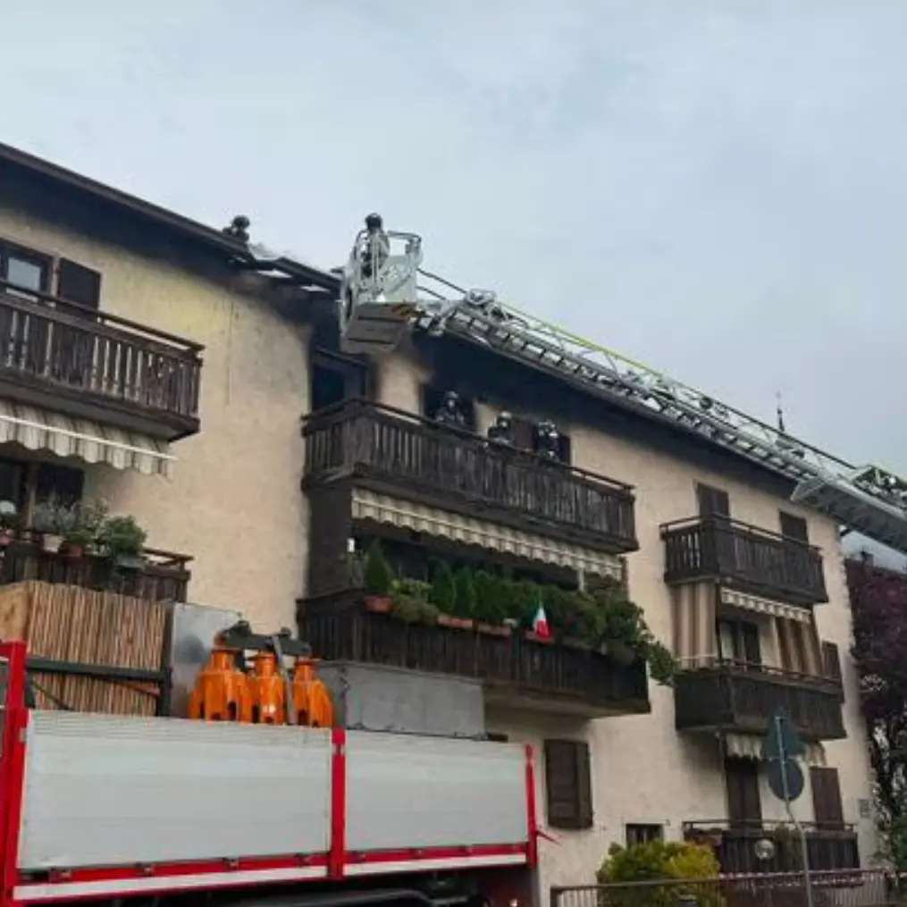 Terlago, incendio all’alba in una palazzina: evacuato l’intero condominio