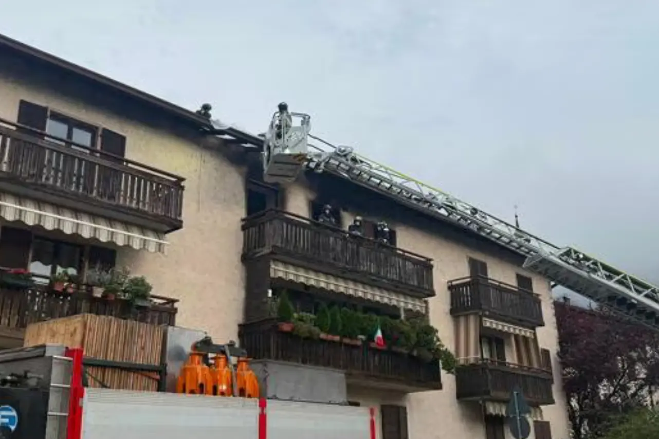Terlago, incendio all’alba in una palazzina: evacuato l’intero condominio
