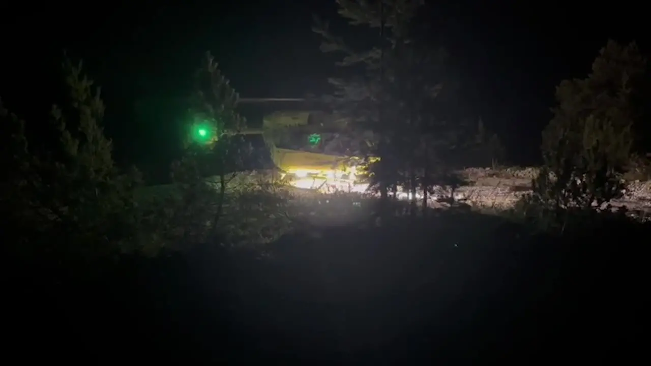 Alpinista rimane sospeso alla parete di roccia, è in salvo e non ha riportato ferite