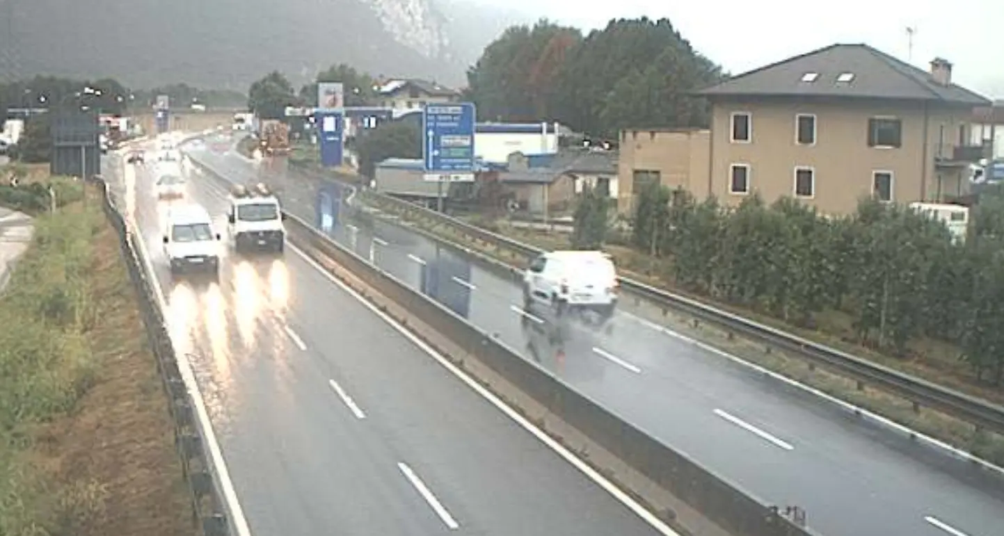 Trento, doppio incidente in tangenziale: code e rallentamenti verso nord