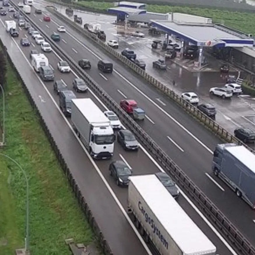 Esodo sull’A22, traffico congestionato: lunghe code in entrambe le direzioni