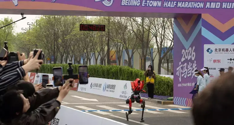 Pechino, robot umanoide corre i 100 metri in 9\"32: Bolt battuto