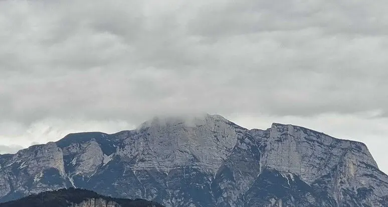 Trentino, domenica tra sole e rovesci sui monti: lunedì torna il caldo