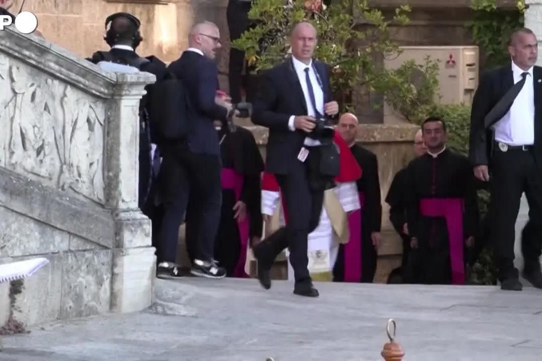 Il Papa in visita a San Marino, l'entusiasmo dei presenti: \"Un'occasione speciale\"
