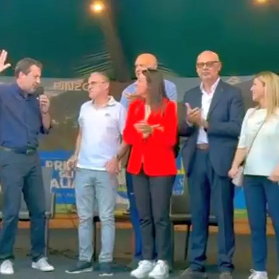 Salvini: «Niente patrimoniale, dalle banche risorse per pensioni e lavoro»