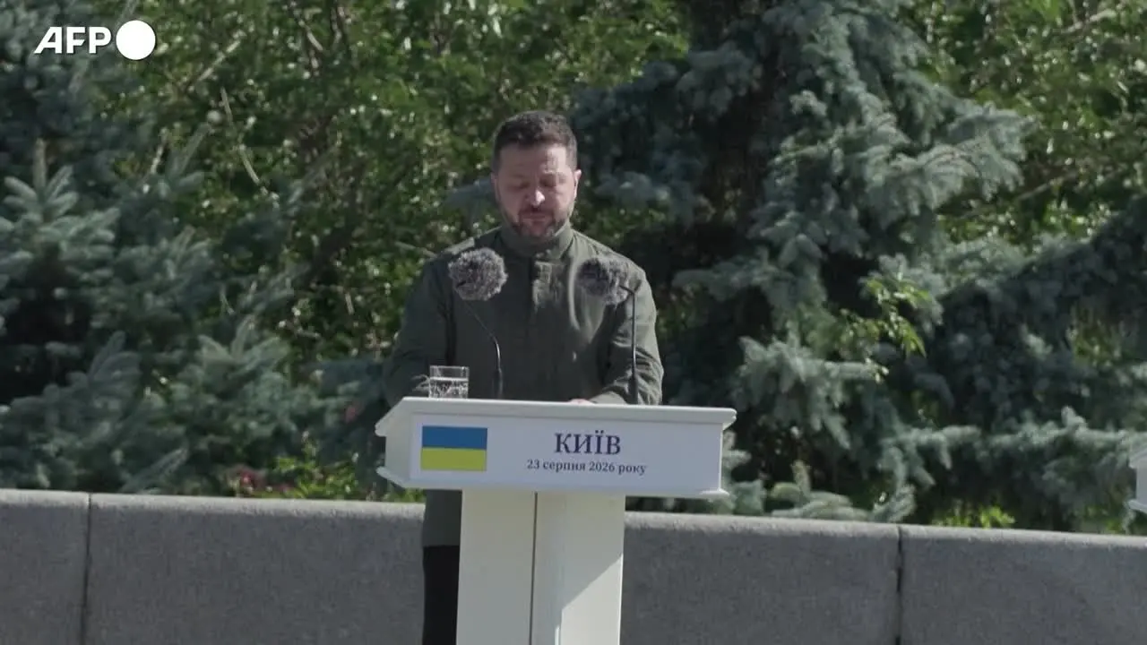 L'Ucraina celebra la Giornata della Bandiera, Zelensky: \"Simbolo di forza\"