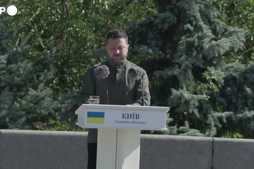 L'Ucraina celebra la Giornata della Bandiera, Zelensky: \"Simbolo di forza\"