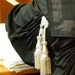 Schiaffeggia la vicina, paga 500 euro ed evita la condanna