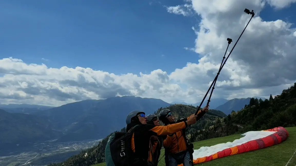 In parapendio da Vetriolo, la prima volta di Angela e Alice