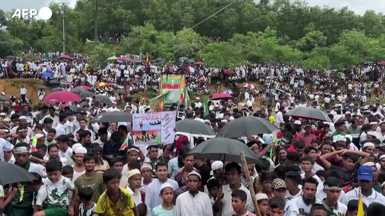 Bangladesh, rifugiati Rohingya protestano per le condizioni di vita nei campi profughi