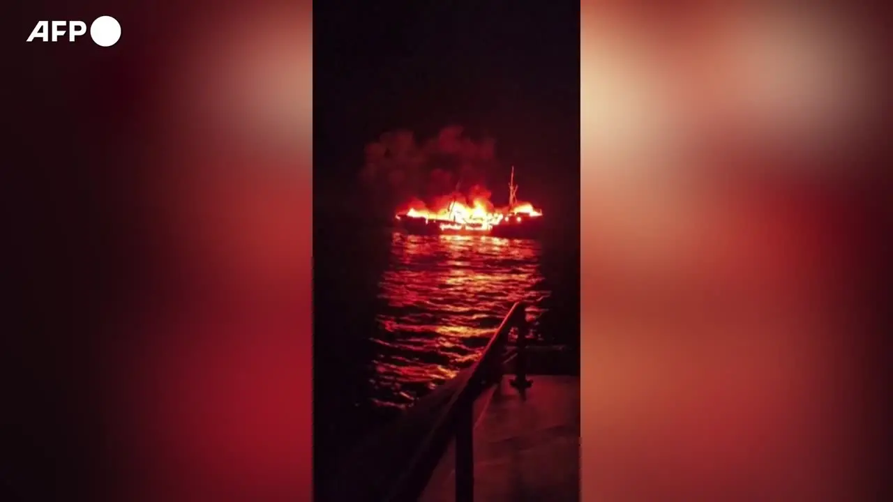 Spagna, peschereccio in fiamme al largo della costa nord-occidentale del Paese