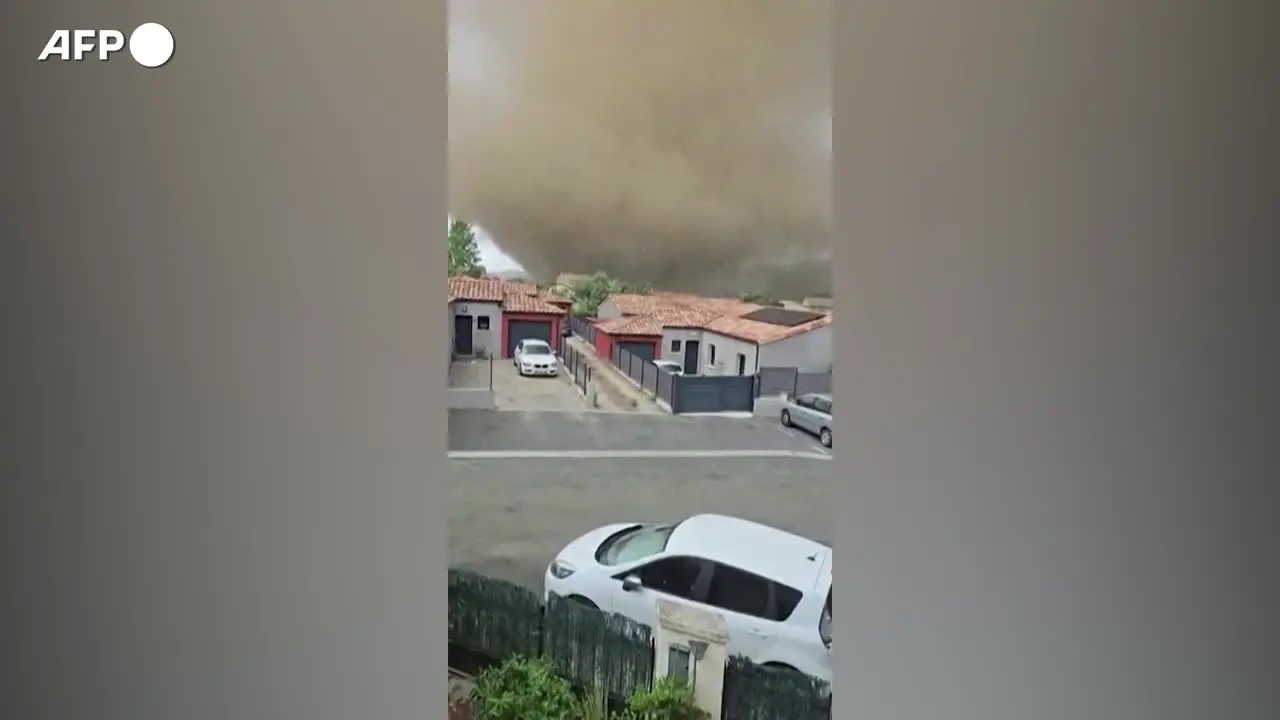 Francia, violento tornado colpisce abitazioni a Pomas