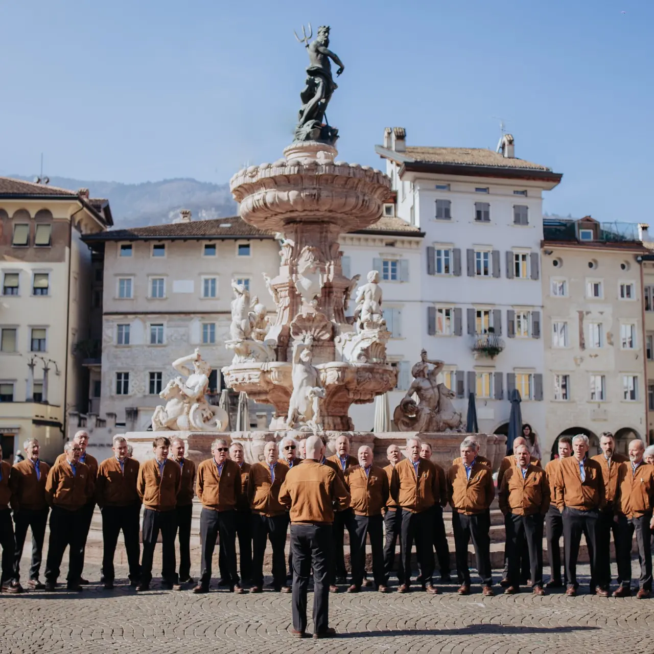 Coro della Sosat, 100 anni con Trento: serenata e grande concerto