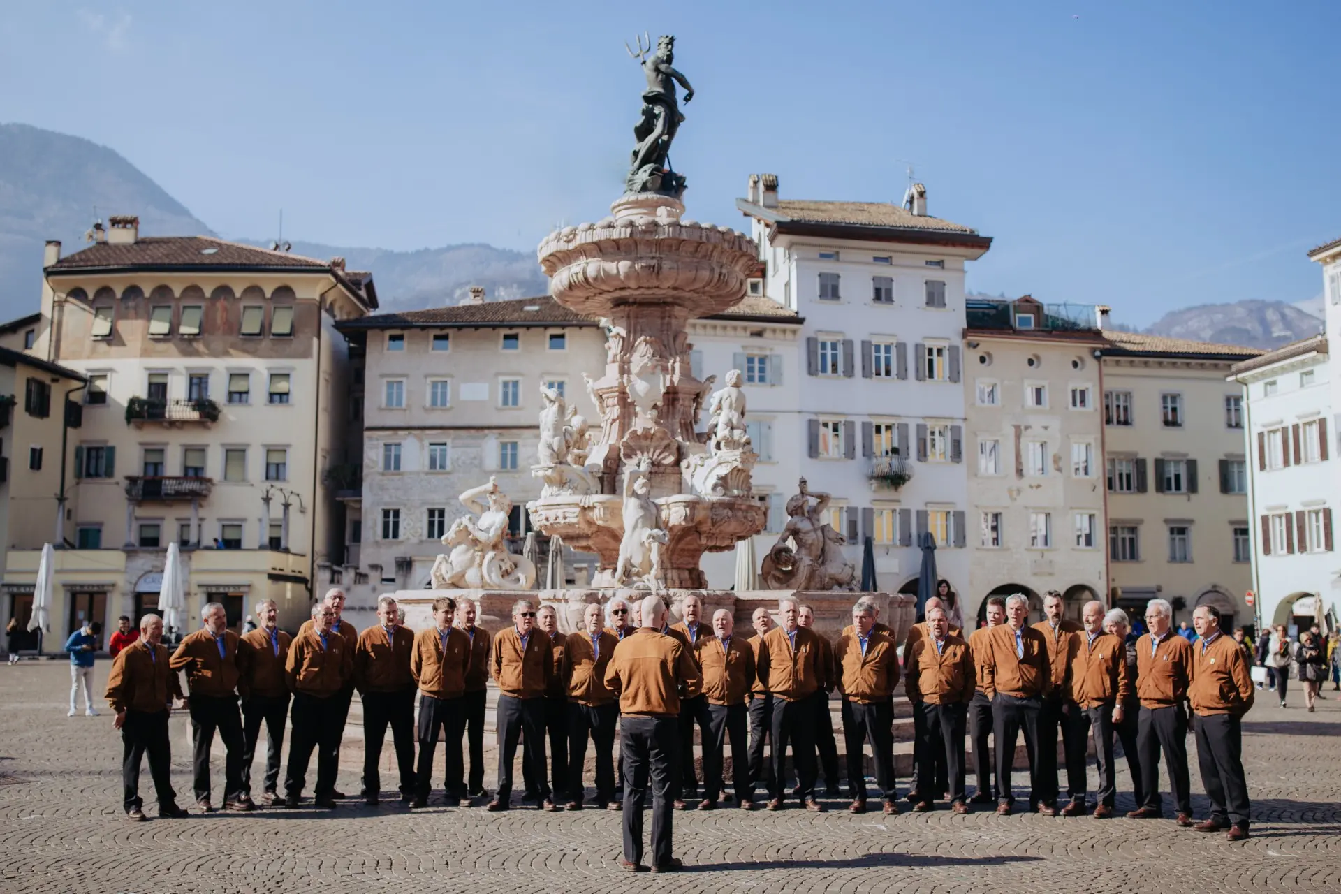 Coro della Sosat, 100 anni con Trento: serenata e grande concerto