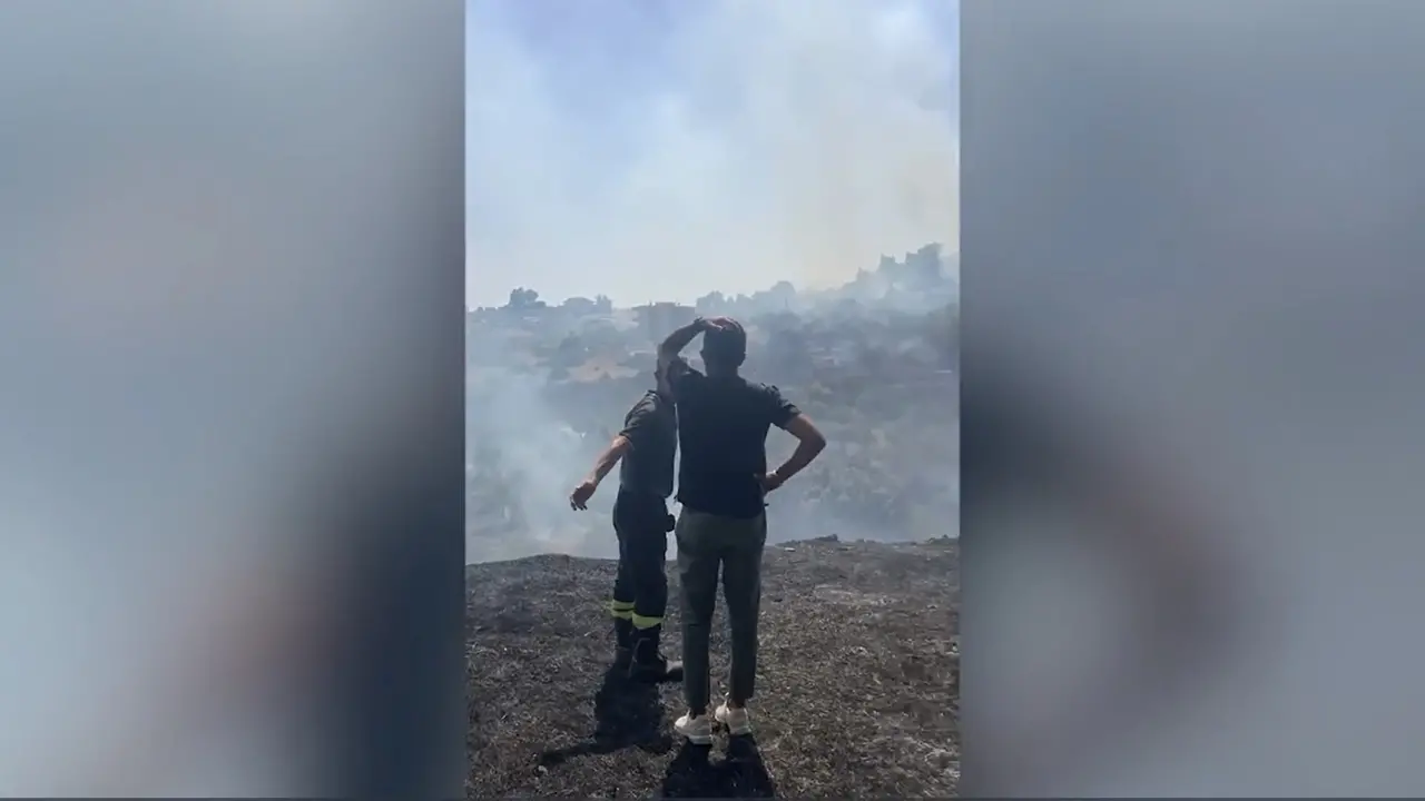Tre incendi vicino alle abitazioni, residenti evacuati nel Tarantino