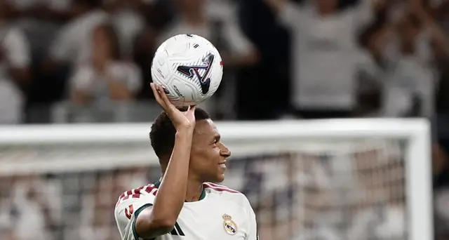 Calcio: una tripletta di Mbappé trascina il Real Madrid