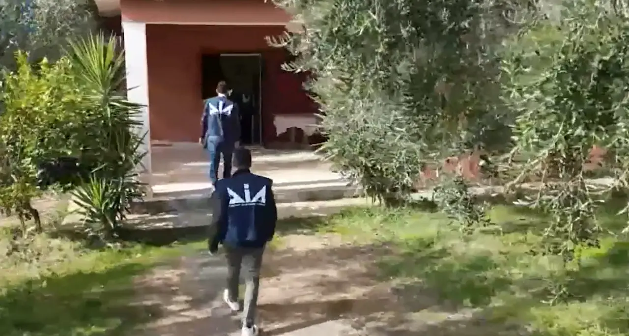 Botte a imprenditori vittime di estorsioni, arrestato fratello del boss Pagano