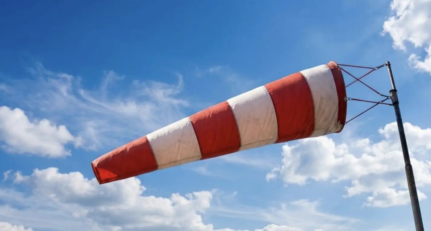 Meteo, in arrivo vento forte e temporali: in montagna raffiche oltre i 90 km/h